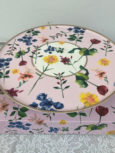 Maxwell Williams Cake Stand