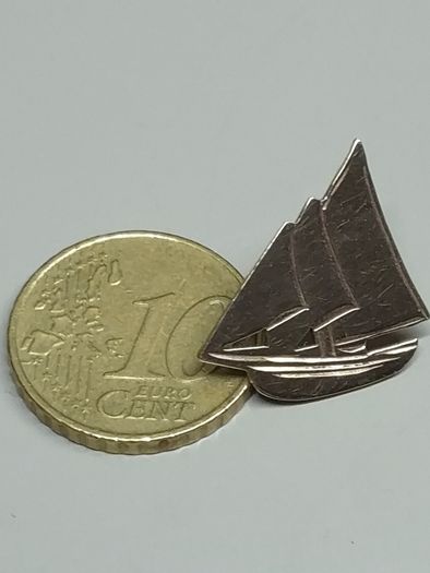 Vintage Fully Hallmarked Dublin 9ct Gold Sailing Boat Pin