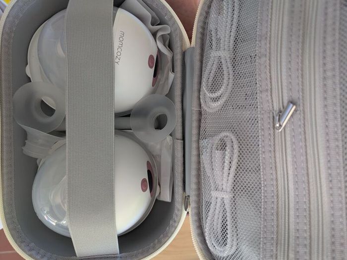 Momcozy M5 breastpump- like new