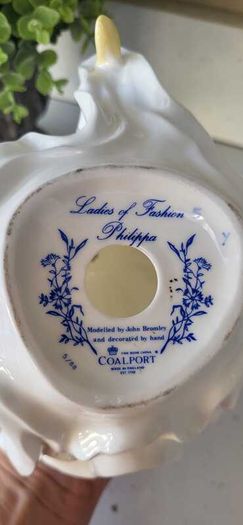 Coalport Fine Bone China - Ladies of Fashion 'Philippa'