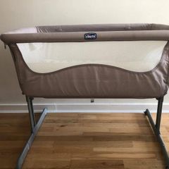 Chicco Next2Me bedside crib - includes mattress and covers