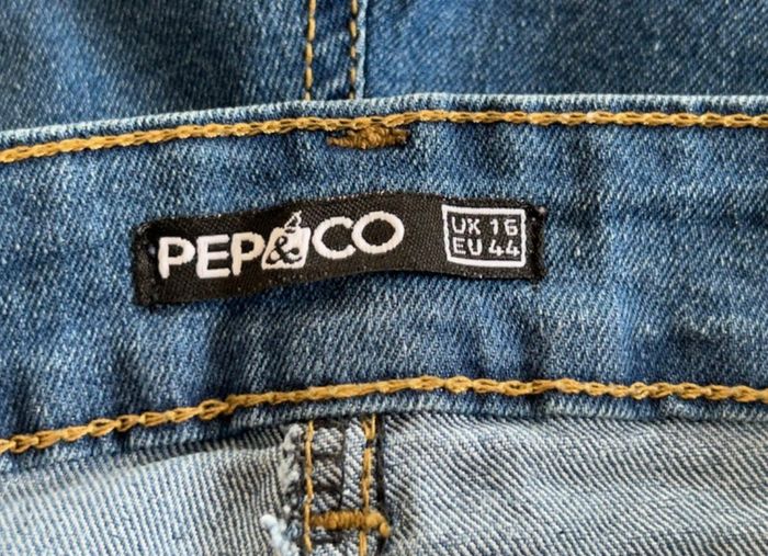 Brand-new Ladies Blue Denim Shorts from Pepco Size: UK 16 / EU 44