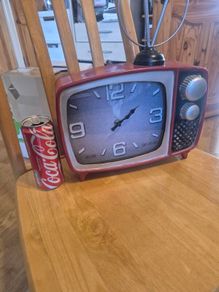 Retro Style TV Table Clock