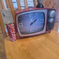 Retro Style TV Table Clock