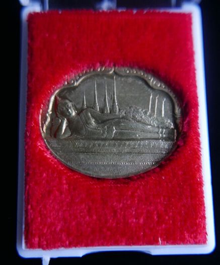 1987 Reclining Buddha Wat Pho King Rama IX 60th Birthday UNC Brass Medal Amulet in original box