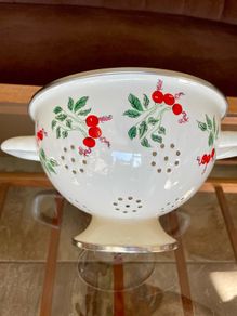 Vintage Pretty Rayware Metal Kitchen Sieve Enamelware Drainer