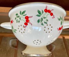 Vintage Pretty Rayware Metal Kitchen Sieve Enamelware Drainer
