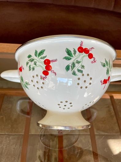Vintage Pretty Rayware Metal Kitchen Sieve Enamelware Drainer