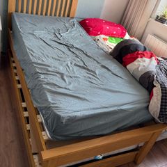 trundle bed