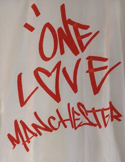 Ariana Grande Bundle - One Love Mancester Concert Large T Shirt, Badges & Compact Mirror.
