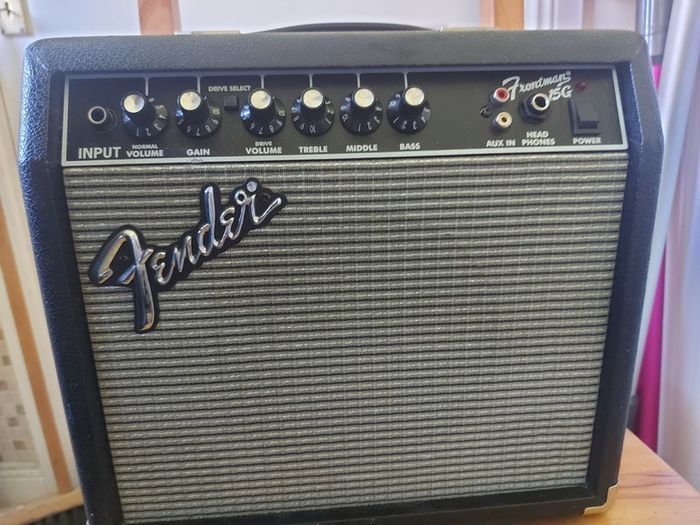 FENDER Frontman 15G Guitar Amp in excellent like new condition, working great