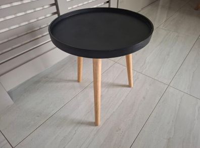 Free side table