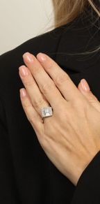 Beautiful Unique Diamond 18ct Gold ring