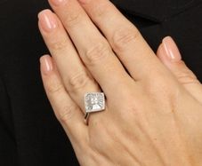 Beautiful Unique Diamond 18ct Gold ring