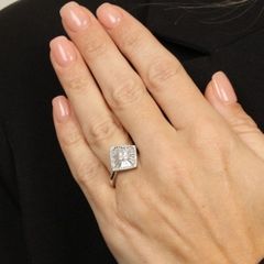 Beautiful Unique Diamond 18ct Gold ring