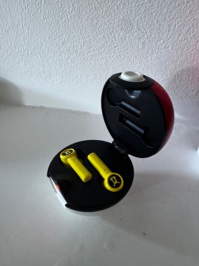 Novelty Pokeball Earbuds Set For Parts Or Display Prop Only