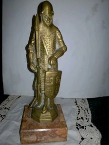 Godefroy of Bouillon heavy brass statue on red marble