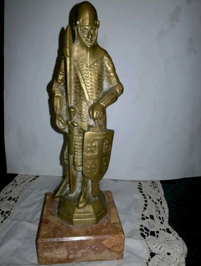 Godefroy of Bouillon heavy brass statue on red marble