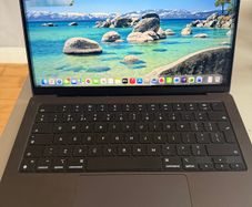 MacBook Pro Apple M4 Chip with 10 Core CPU and 10 Core GPU