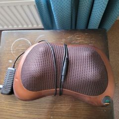 Electric neck/shoulders massager