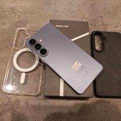 Samsung Galaxy S26+ 256gb Factory Unlocked, as new, boxed and 2 cases