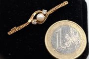 9ct yellow gold brooch