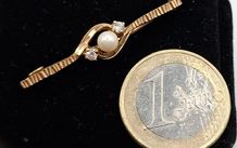 9ct yellow gold brooch