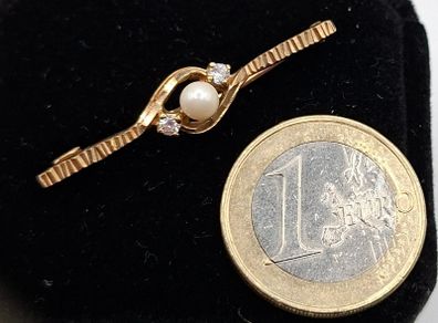 9ct yellow gold brooch