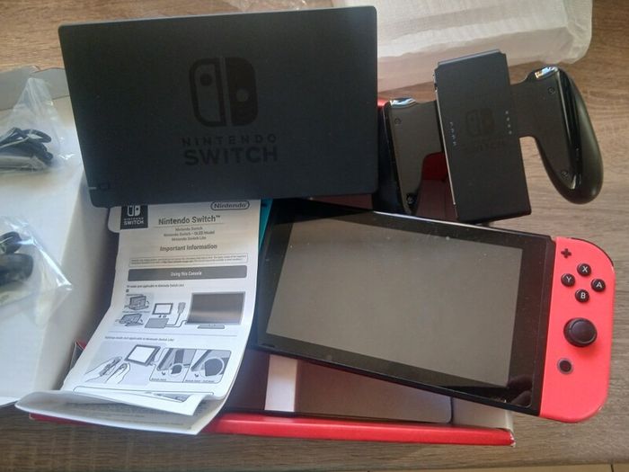 NINTENDO Switch - Neon Red & Blue