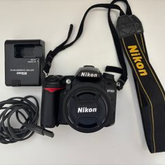 Nikon D7000 DSLR + Nikon 35mm f/1.8G Lens