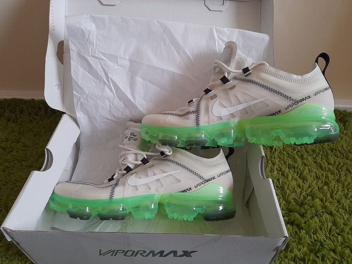 Nike Wmns Air VaporMax 2019 'Phantom Volt' UK-7.5/EUR-42 AR6632 104 Summit White/Phantom-Black-Summit White-2019