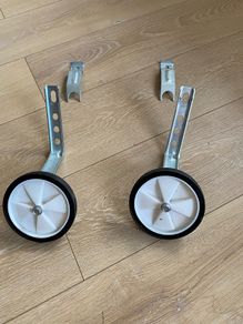 training wheels /stabilisers plus kids bike age 4-6