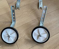 training wheels /stabilisers plus kids bike age 4-6