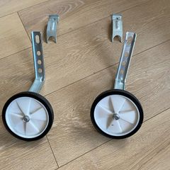 training wheels /stabilisers plus kids bike age 4-6