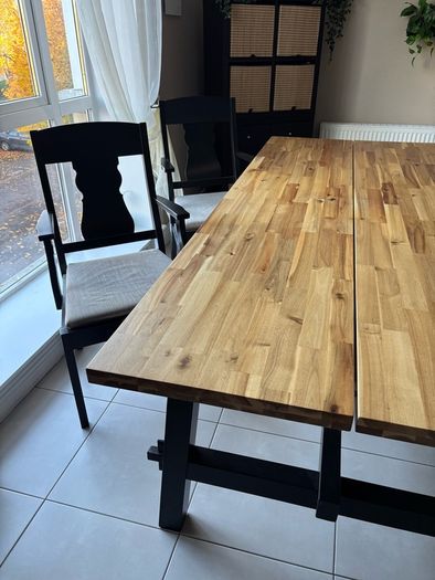 table and chairs