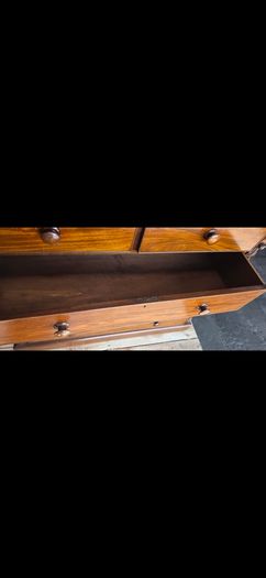 Solid chest of drawers