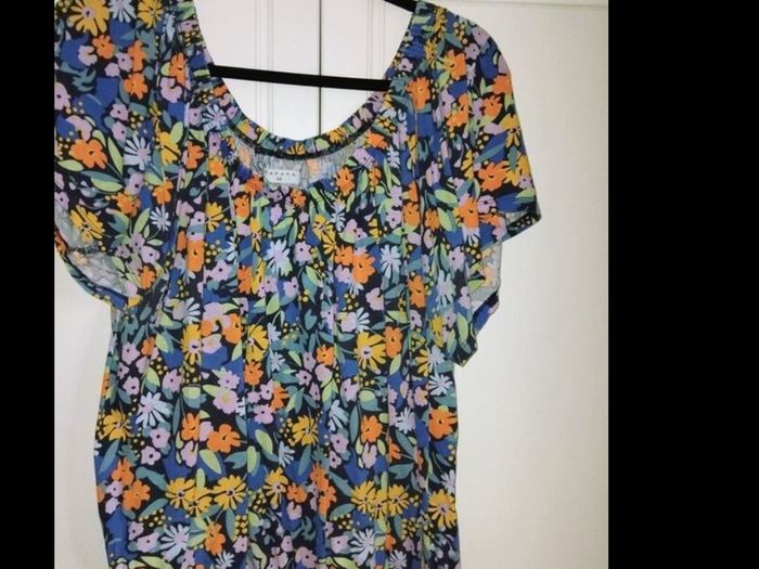 bundle of 4 tops ladies