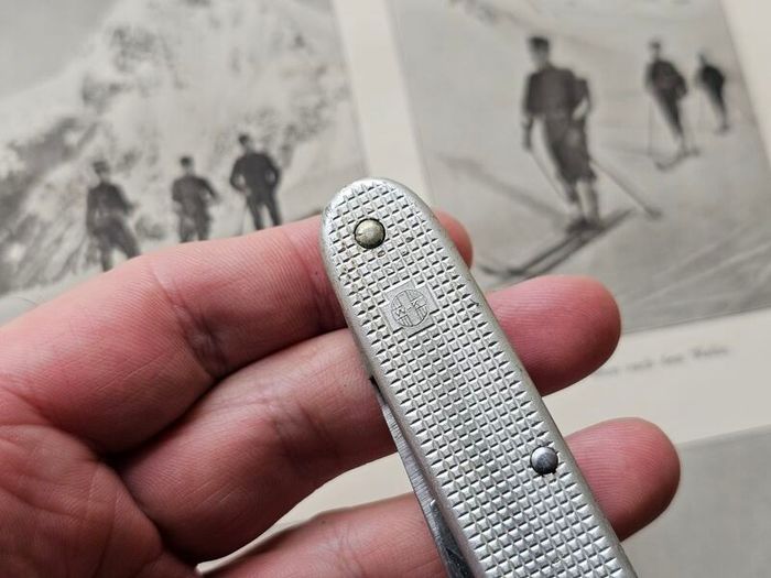 Vintage Elsener Schwyz Victoria 69 Original Swiss Army Issued Soldier Knife Discontinued Collectable Militaria