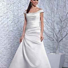 Gorgeous ivory wedding dress 14