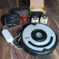 iRobot Roomba Pet 562 vacuum and accessories