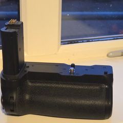 Neewer MB-N12 Vertical Battery Grip for Nikon Z8