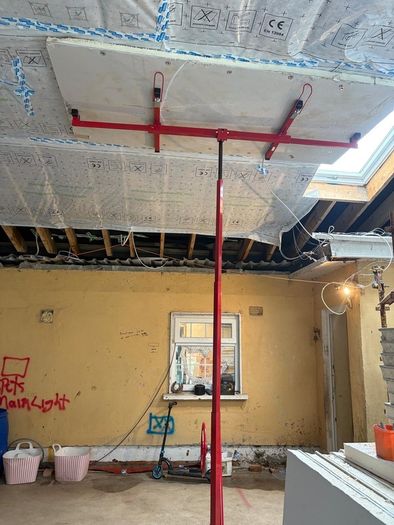 Plasterboard lifter