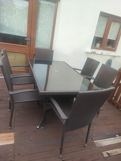Outdoor garden table and chairs x6 glass top