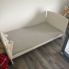 Cot bed