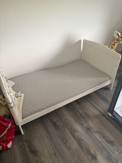 Cot bed