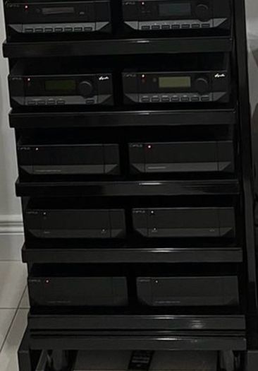 Cyrus PSX-R power supply. Immaculate condition and functioning perfectly. Brushed black paintwork, in exceptional condition. With manual, box and packaging. Please see my other advertisements for Cyrus separates.