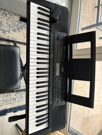 Yamaha keyboard YPT-270 with stand and stool