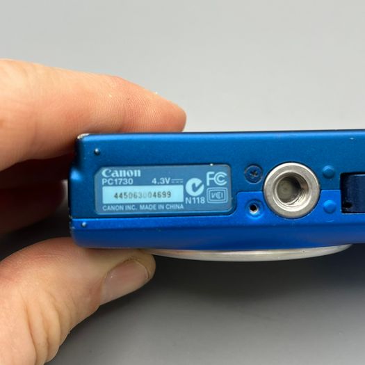 Canon PowerShot A4000 IS 16MP Digital Camera Blue - Full Kit