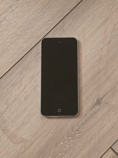 iPod Touch 5th Gen 16gb (Free Post)