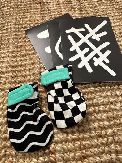 Lovevery The Looker Play kit